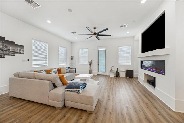 9233 Madera Road, Houston, TX 77078