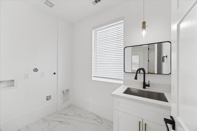 9233 Madera Road, Houston, TX 77078
