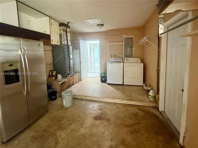 7710 NW 5th Street, Pembroke Pines, FL 33024