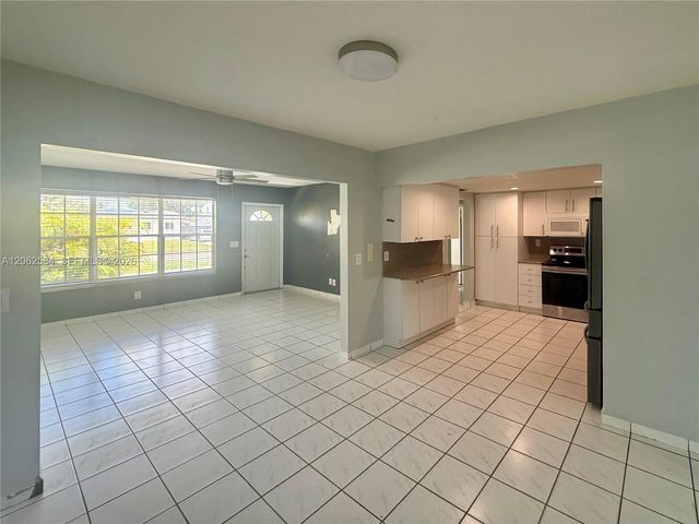 7710 NW 5th Street, Pembroke Pines, FL 33024