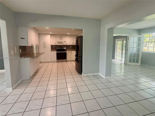 7710 NW 5th Street, Pembroke Pines, FL 33024