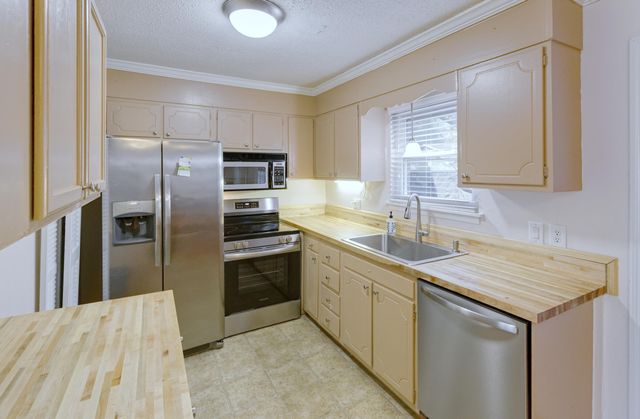 415 Parkdale Drive 16b, Charleston, SC 29414