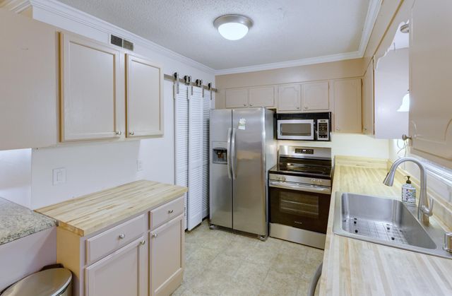 415 Parkdale Drive 16b, Charleston, SC 29414