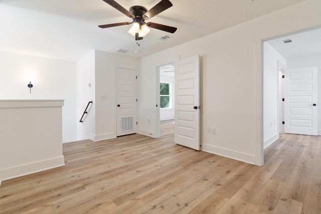 807 S B S Cedar Avenue, Niceville, FL 32578