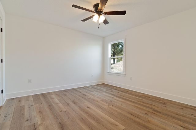 807 S B S Cedar Avenue, Niceville, FL 32578