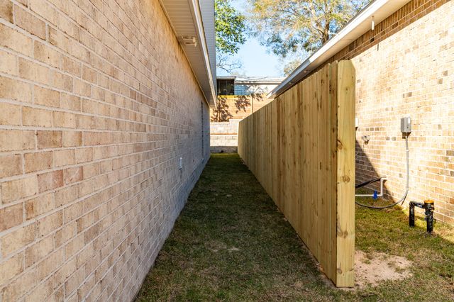 807 S B S Cedar Avenue, Niceville, FL 32578