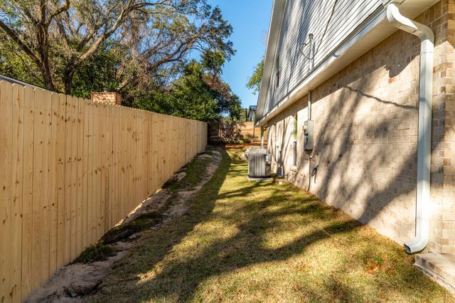 807 S B S Cedar Avenue, Niceville, FL 32578