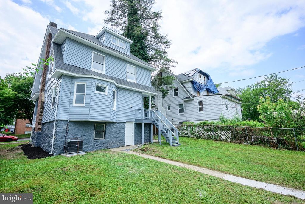Image 11 of property listing at 3414 GWYNNS FALLS PKWY, Baltimore, MD 21216