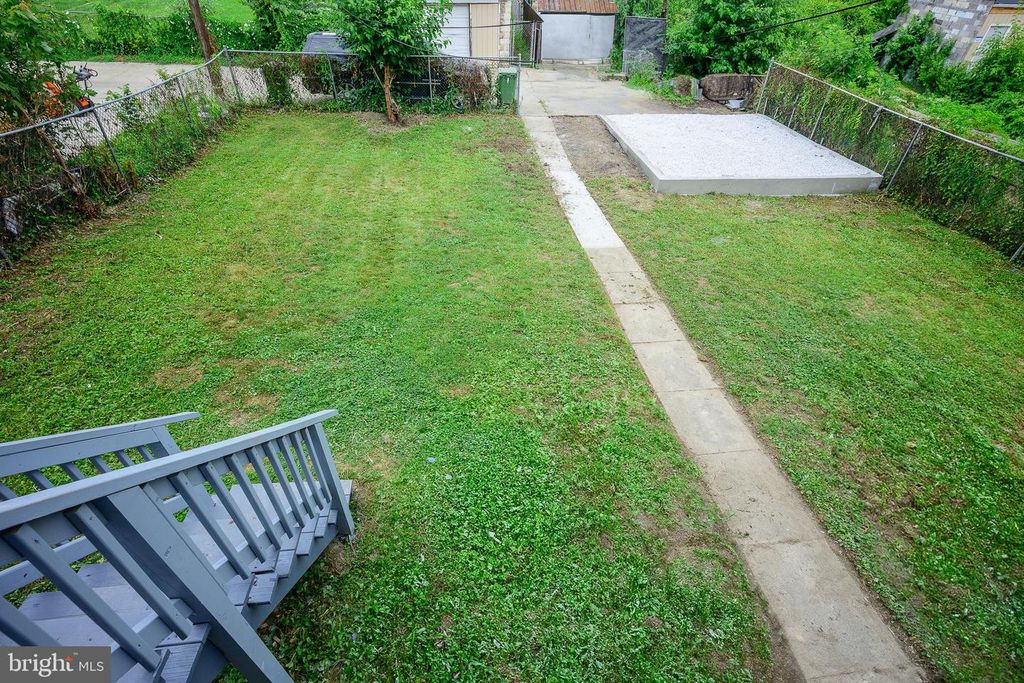 Image 17 of property listing at 3414 GWYNNS FALLS PKWY, Baltimore, MD 21216