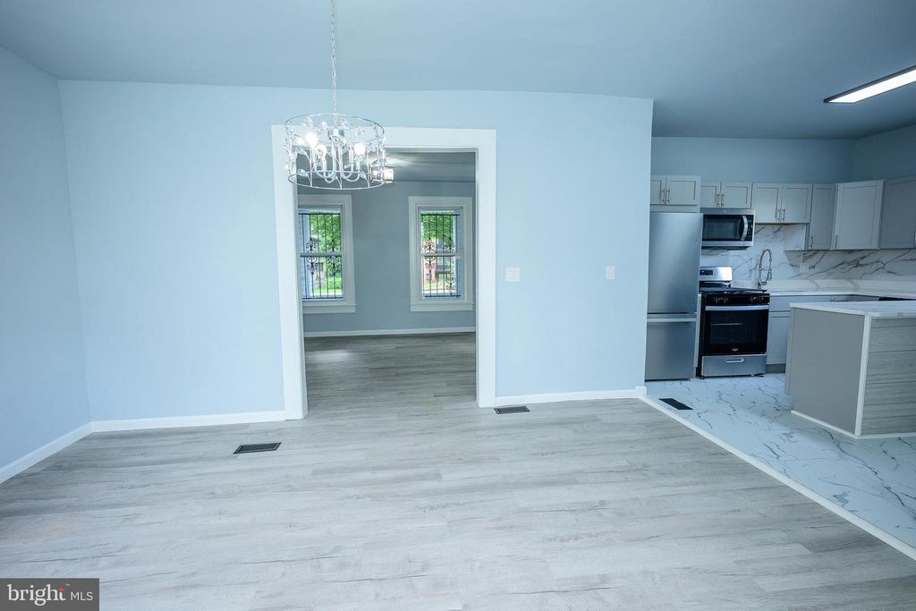 Image 27 of property listing at 3414 GWYNNS FALLS PKWY, Baltimore, MD 21216