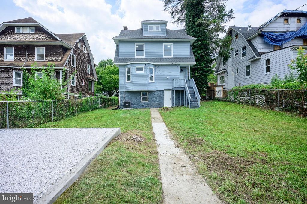 Image 8 of property listing at 3414 GWYNNS FALLS PKWY, Baltimore, MD 21216