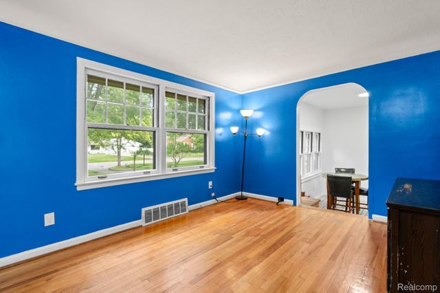22341 Nancy Avenue, Southfield, MI 48033