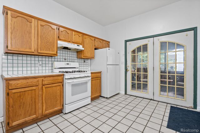 22341 Nancy Avenue, Southfield, MI 48033