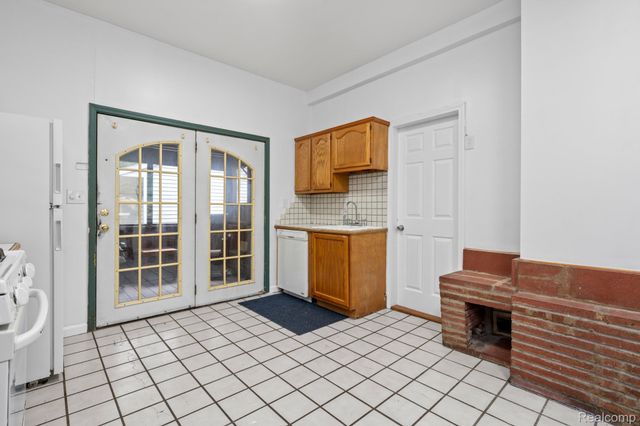 22341 Nancy Avenue, Southfield, MI 48033