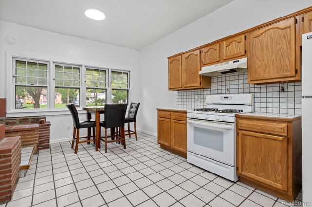 22341 Nancy Avenue, Southfield, MI 48033