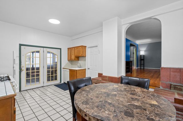 22341 Nancy Avenue, Southfield, MI 48033