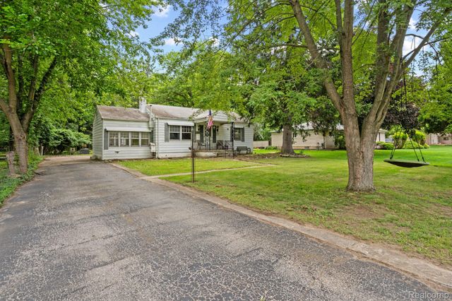 22341 Nancy Avenue, Southfield, MI 48033