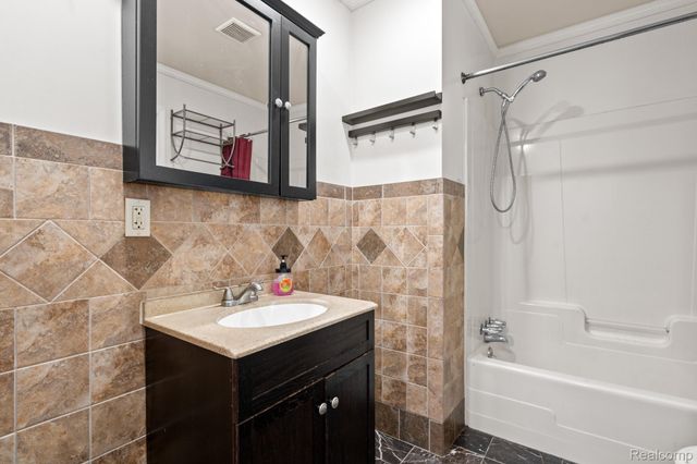 22341 Nancy Avenue, Southfield, MI 48033