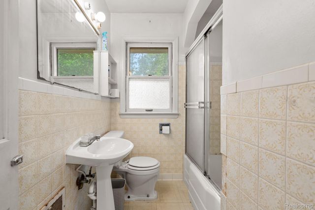 22341 Nancy Avenue, Southfield, MI 48033