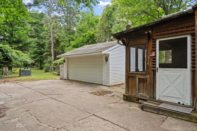 22341 Nancy Avenue, Southfield, MI 48033