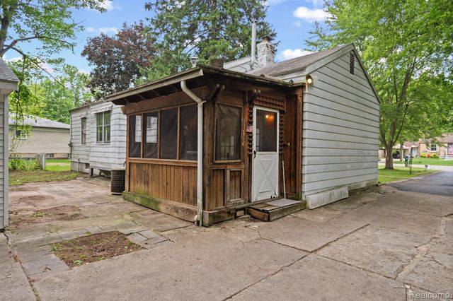 22341 Nancy Avenue, Southfield, MI 48033
