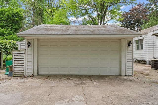 22341 Nancy Avenue, Southfield, MI 48033