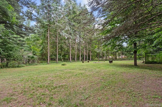 22341 Nancy Avenue, Southfield, MI 48033
