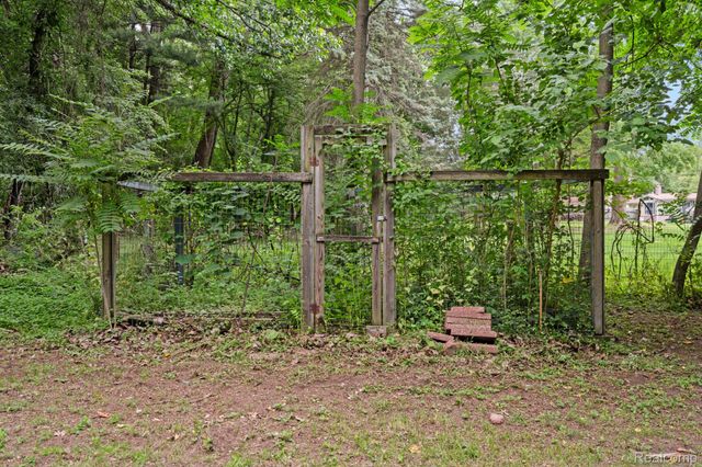 22341 Nancy Avenue, Southfield, MI 48033