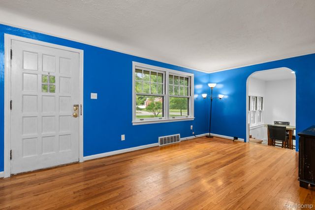 22341 Nancy Avenue, Southfield, MI 48033