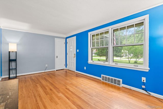 22341 Nancy Avenue, Southfield, MI 48033