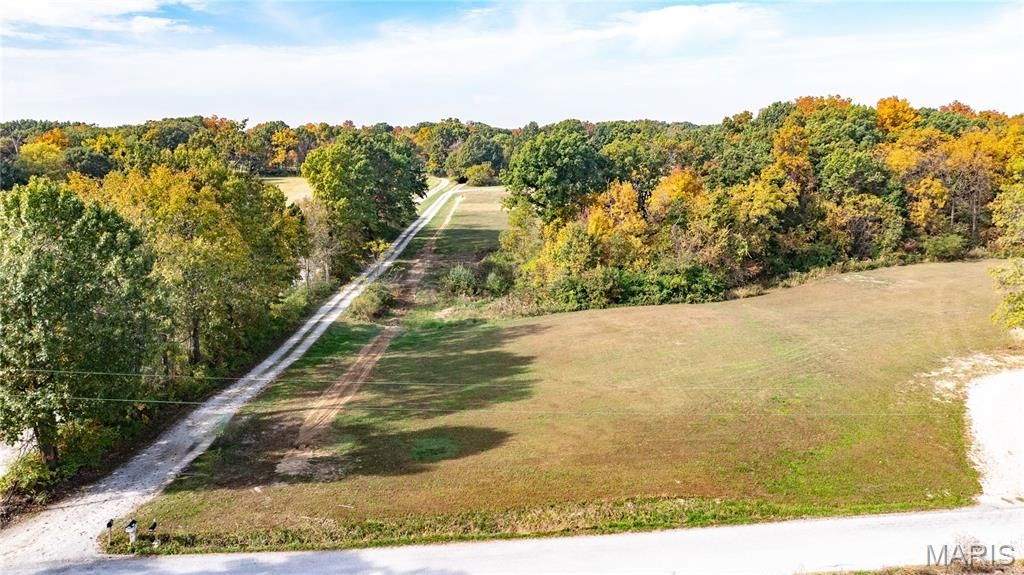 Image 11 of property listing at 20765 Oak Rest Road, Brighton, IL 62012
