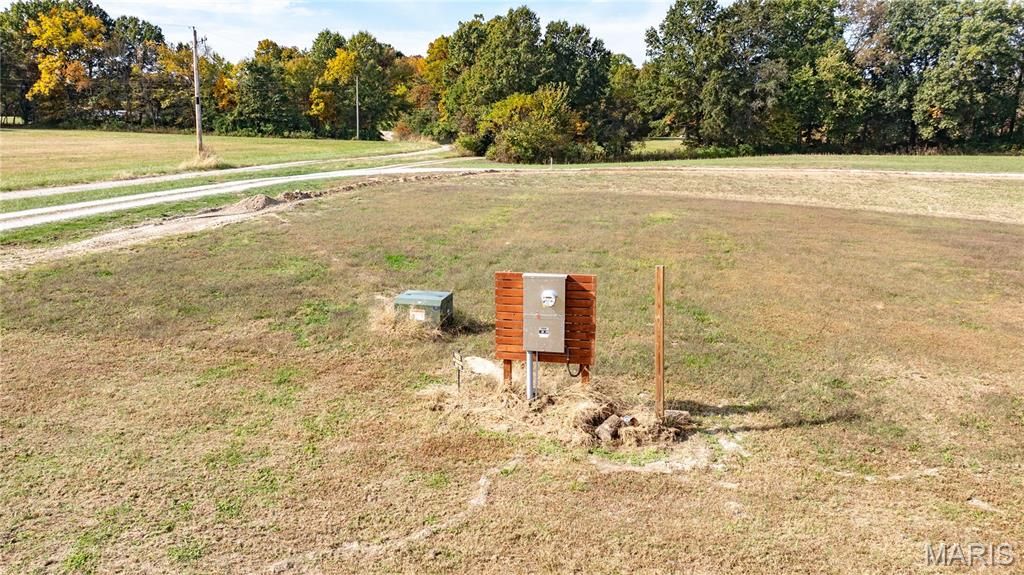 Image 13 of property listing at 20765 Oak Rest Road, Brighton, IL 62012