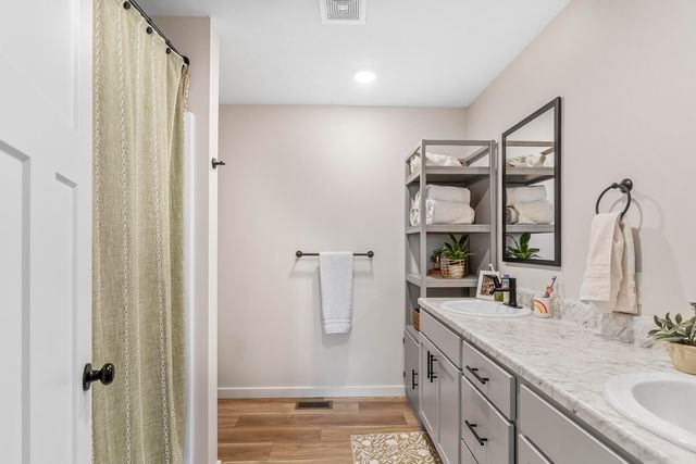 578 W Oak Lawn Street, Rogersville, MO 65742