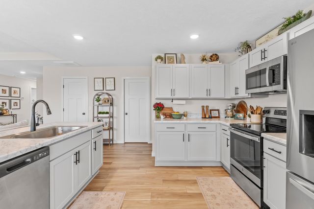 578 W Oak Lawn Street, Rogersville, MO 65742