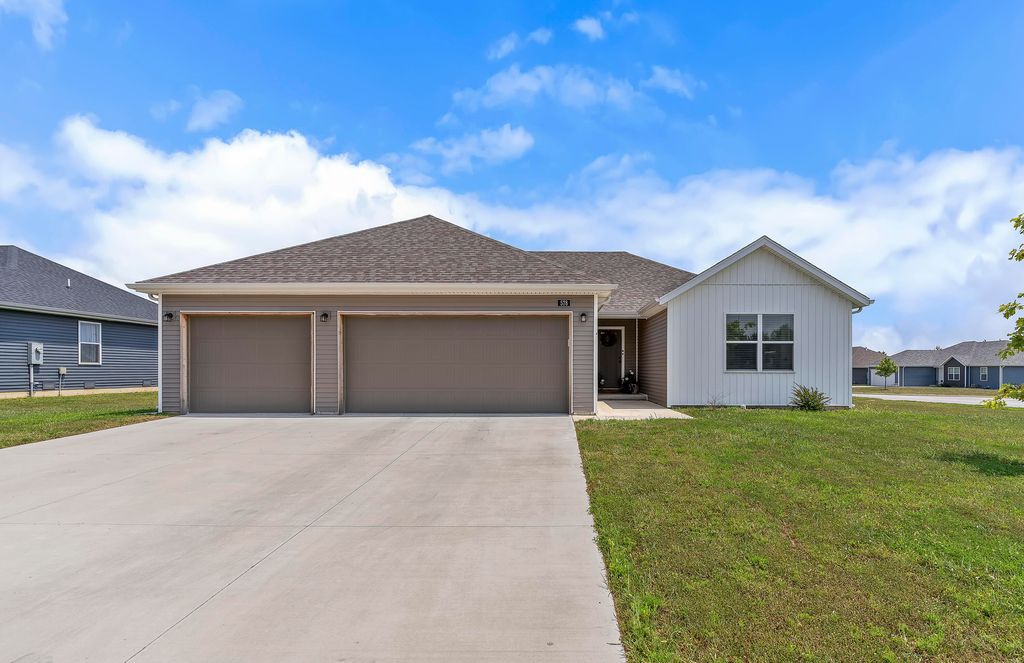 578 W Oak Lawn Street, Rogersville, MO 65742