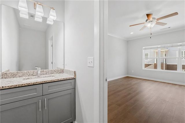 2021 Ocean Dr NW, Atlanta, GA 30318