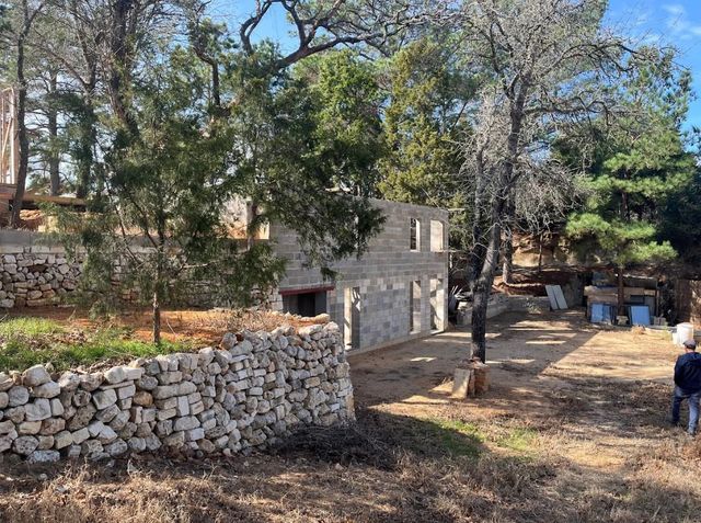 104 Lilly LN, Elgin, TX 78621