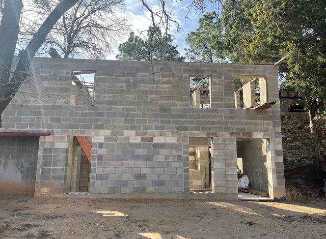 104 Lilly LN, Elgin, TX 78621