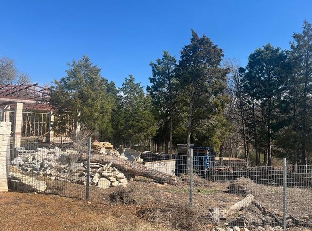 104 Lilly LN, Elgin, TX 78621