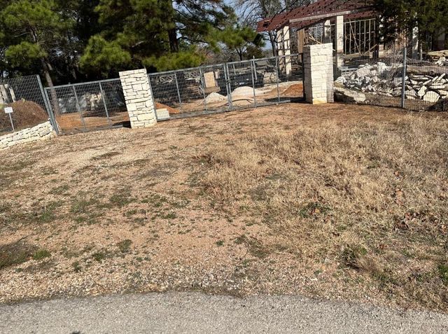 104 Lilly LN, Elgin, TX 78621