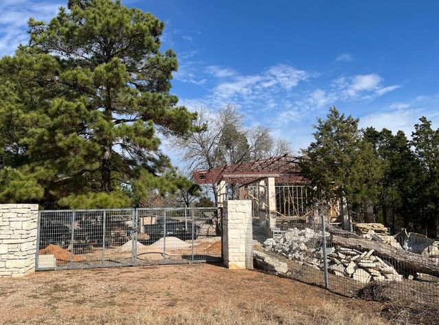 104 Lilly LN, Elgin, TX 78621