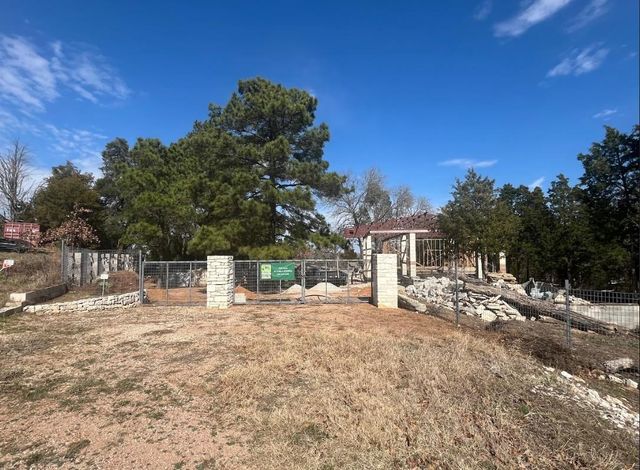 104 Lilly LN, Elgin, TX 78621