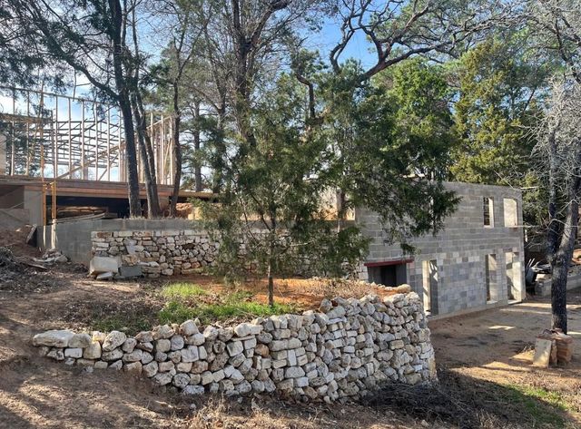 104 Lilly LN, Elgin, TX 78621