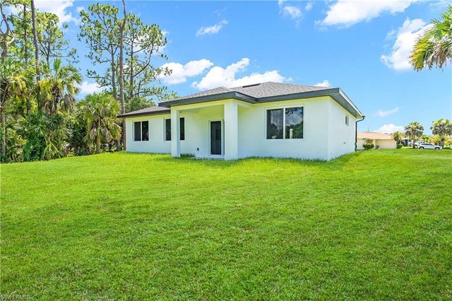 718 Robert AVE, Lehigh Acres, FL 33936