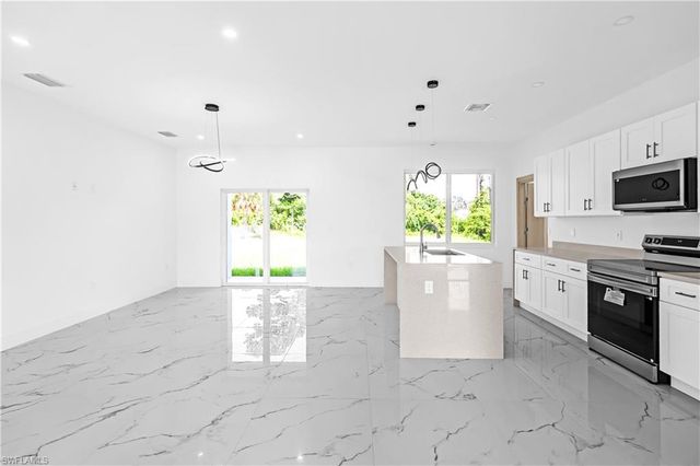 718 Robert AVE, Lehigh Acres, FL 33936