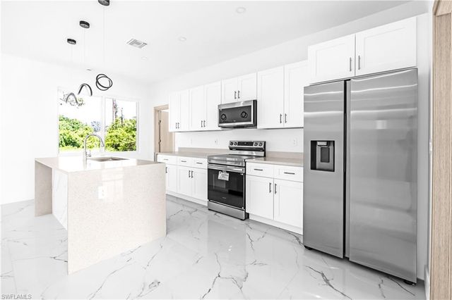 718 Robert AVE, Lehigh Acres, FL 33936