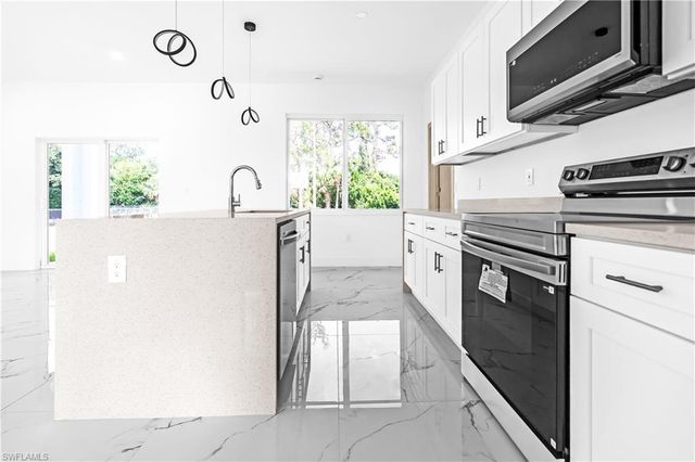 718 Robert AVE, Lehigh Acres, FL 33936