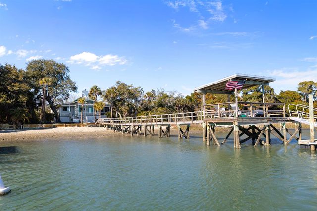 2619 Buccaneer Rd., Isle Of Palms, SC 29451