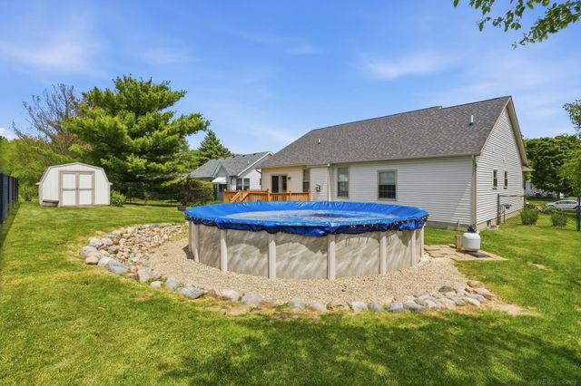 337 Courtneys Place, Lapeer, MI 48446