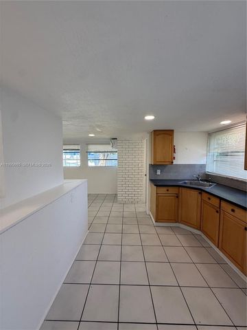 1101 N 58th Ave 1-4, Hollywood, FL 33021